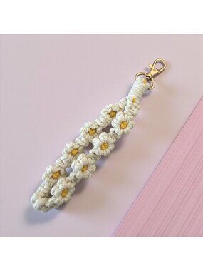 DAISY Floral Handmade Crochet Lanyard Keychain Bag Charm NEW NWOT